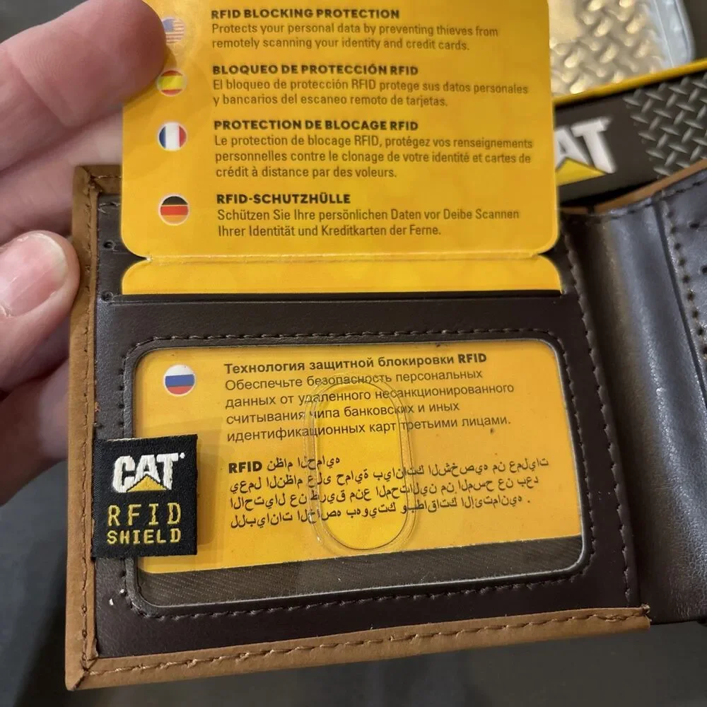 CAT Caterpillar Single BiFold Leather RFID Wallet  Embossed Logo Tan W/ Gift Tin